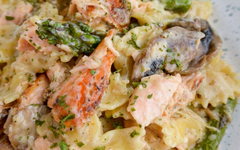 Creamy One-Pot Salmon Pasta with Asparagus